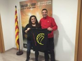 El vencedor del III Concurs ‘Samarreta Solidària seleccions catalanes’ visita la seu de la FCVb